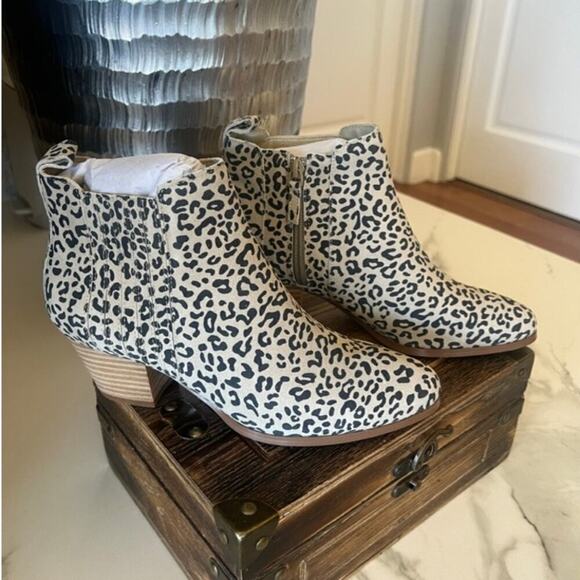 Violet & Red Cortny Heeled Booties in Leopard Print - Picture 1 of 8